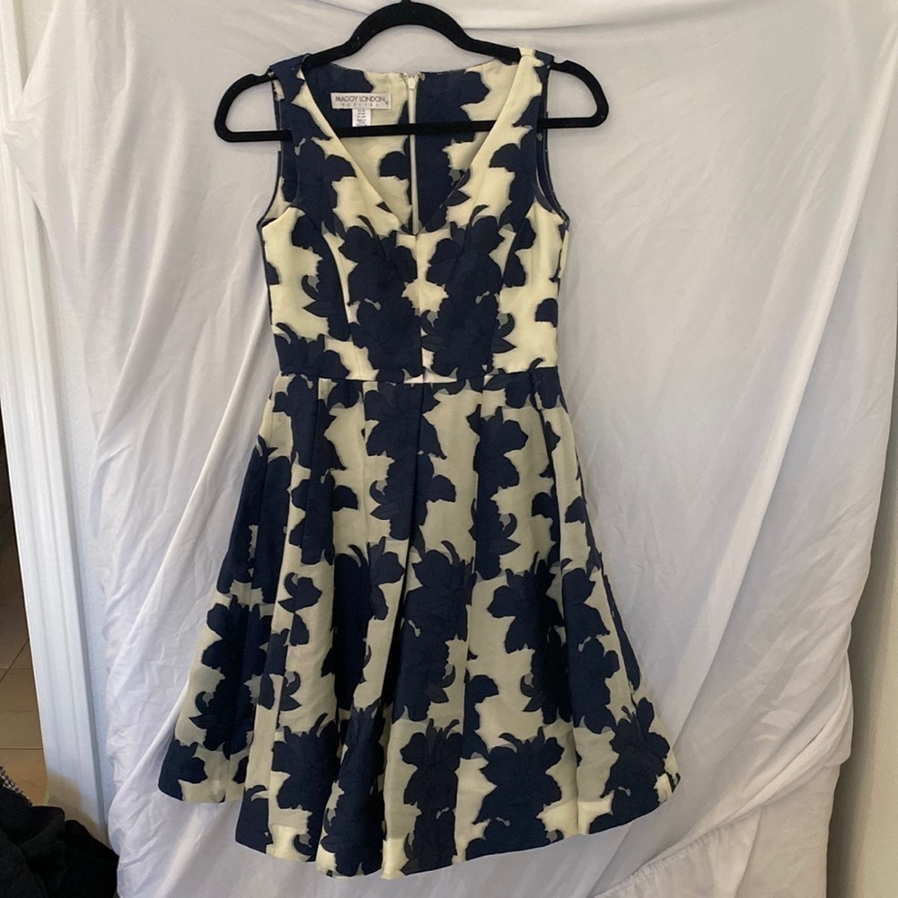 Maggy London Floral Fitted Flare Blue Dress Size 2p
